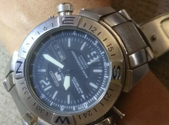 Seiko 5 sport 200 m water resistant automatic